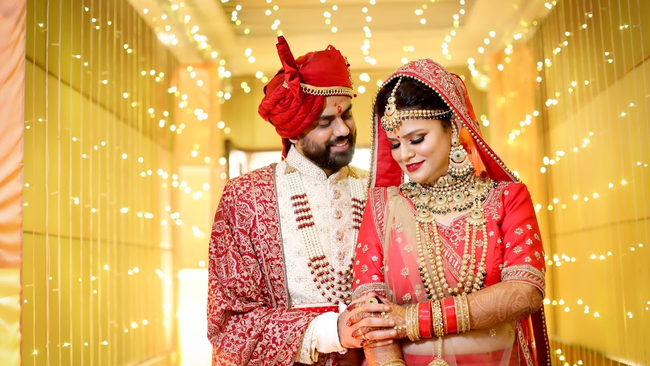 romantic wedding couple poses ,couple pose