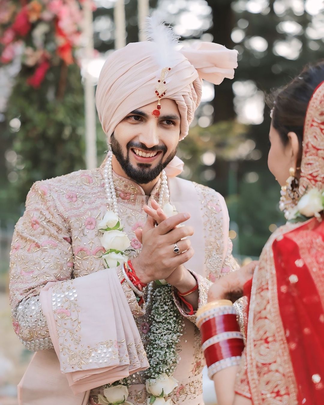 romantic wedding couple poses ,couple pose